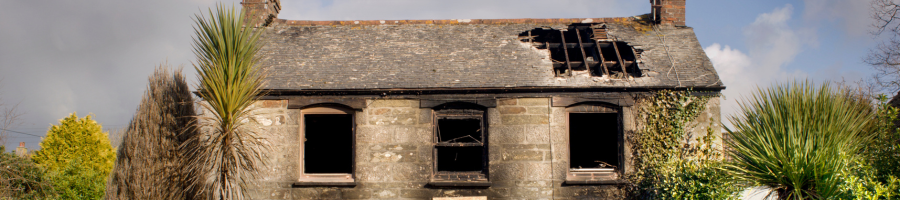 Old_house_with_hole_in_roof